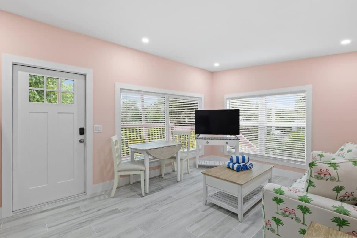 Charming Suite With Balcony And Bikes In Historic Sandpiper Inn Sanibel Εξωτερικό φωτογραφία